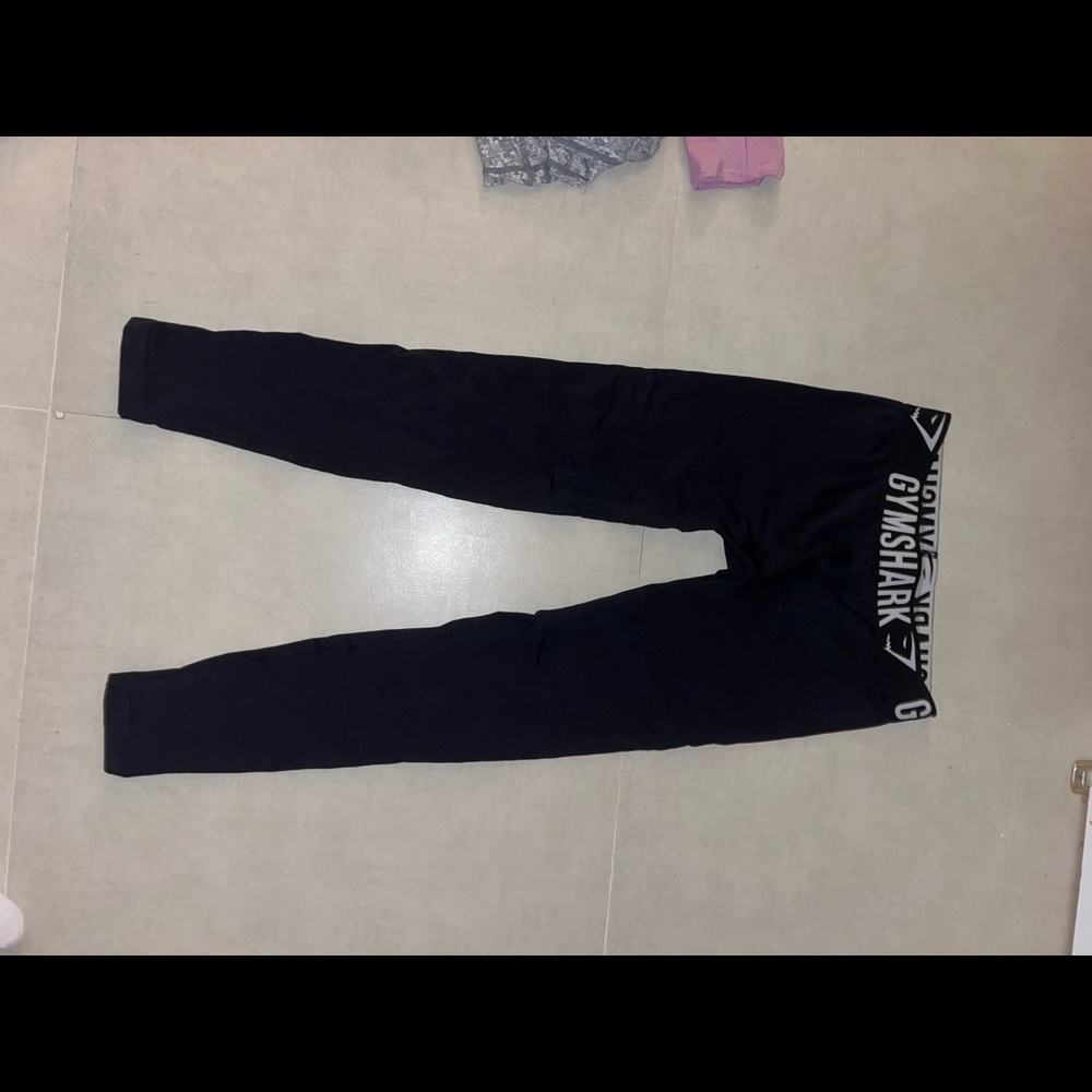 Black Gymshark leggings